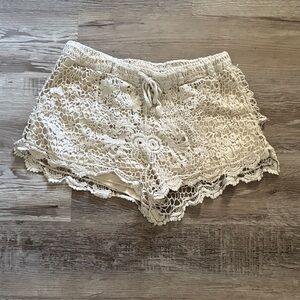 Iris Elegant Lace Women Shorts in Cream